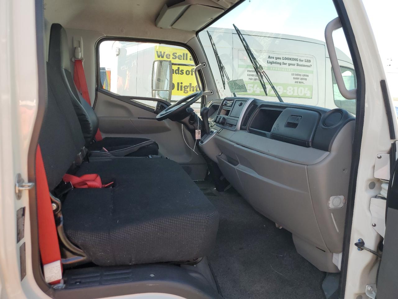 4UZBYE11XKGKM6551 2019 Mitsubishi Fuso Truck Of America Inc Fe Feczts