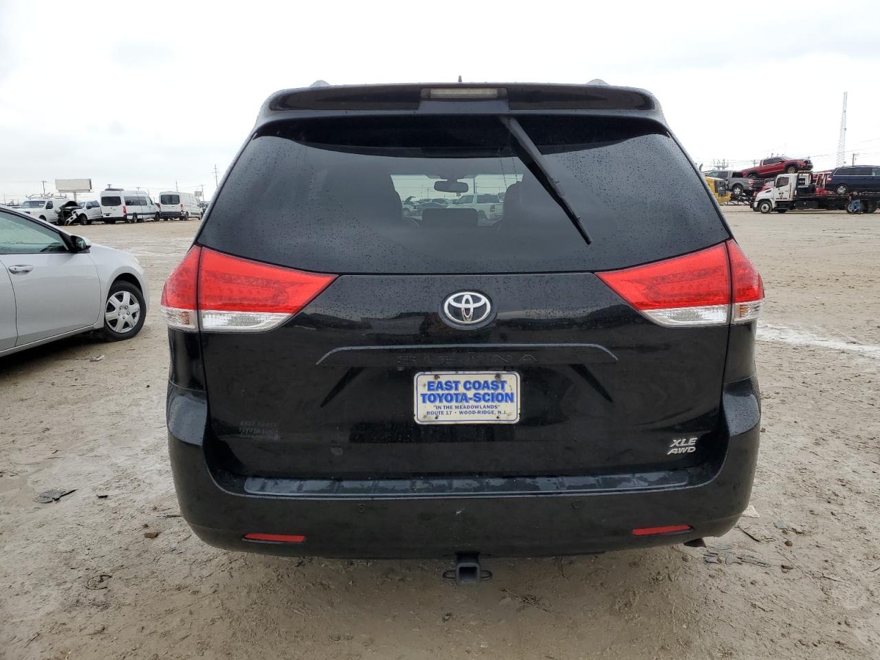 5TDDK3DC8CS032133 2012 Toyota Sienna Xle