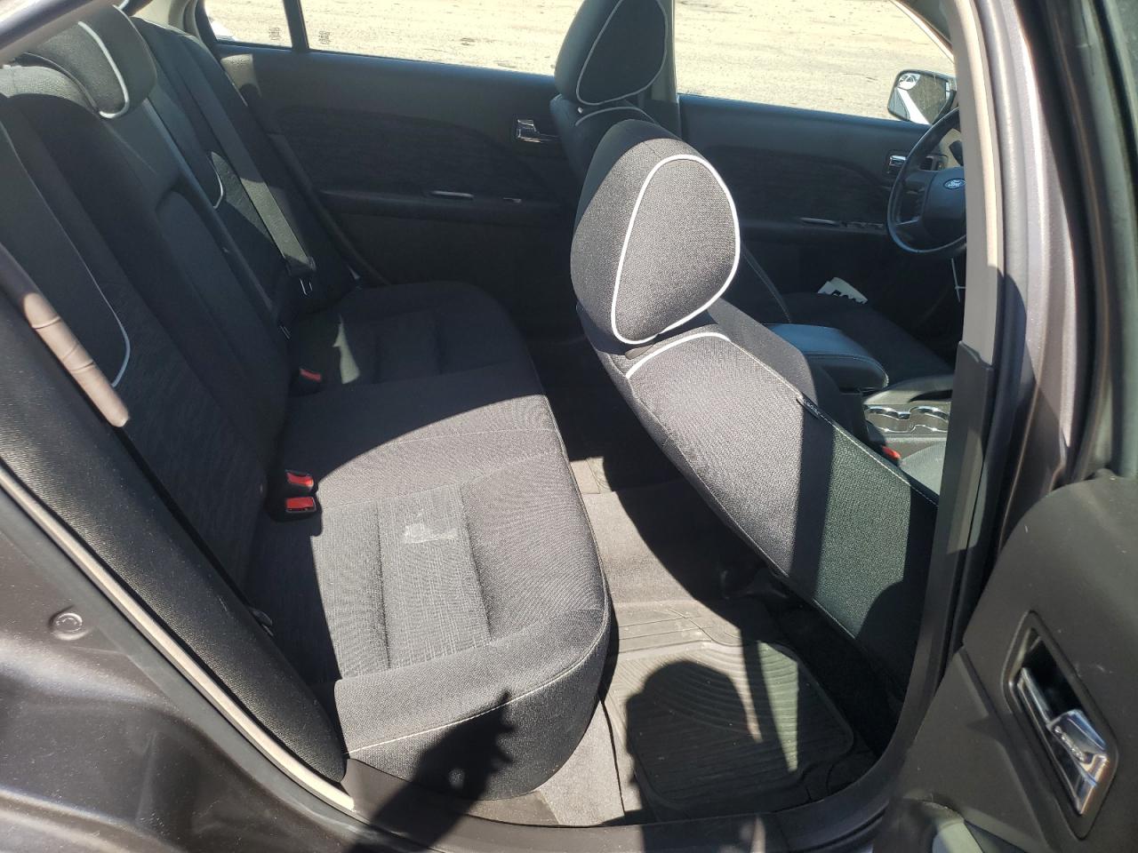 3FAHP0HA0BR201353 2011 Ford Fusion Se