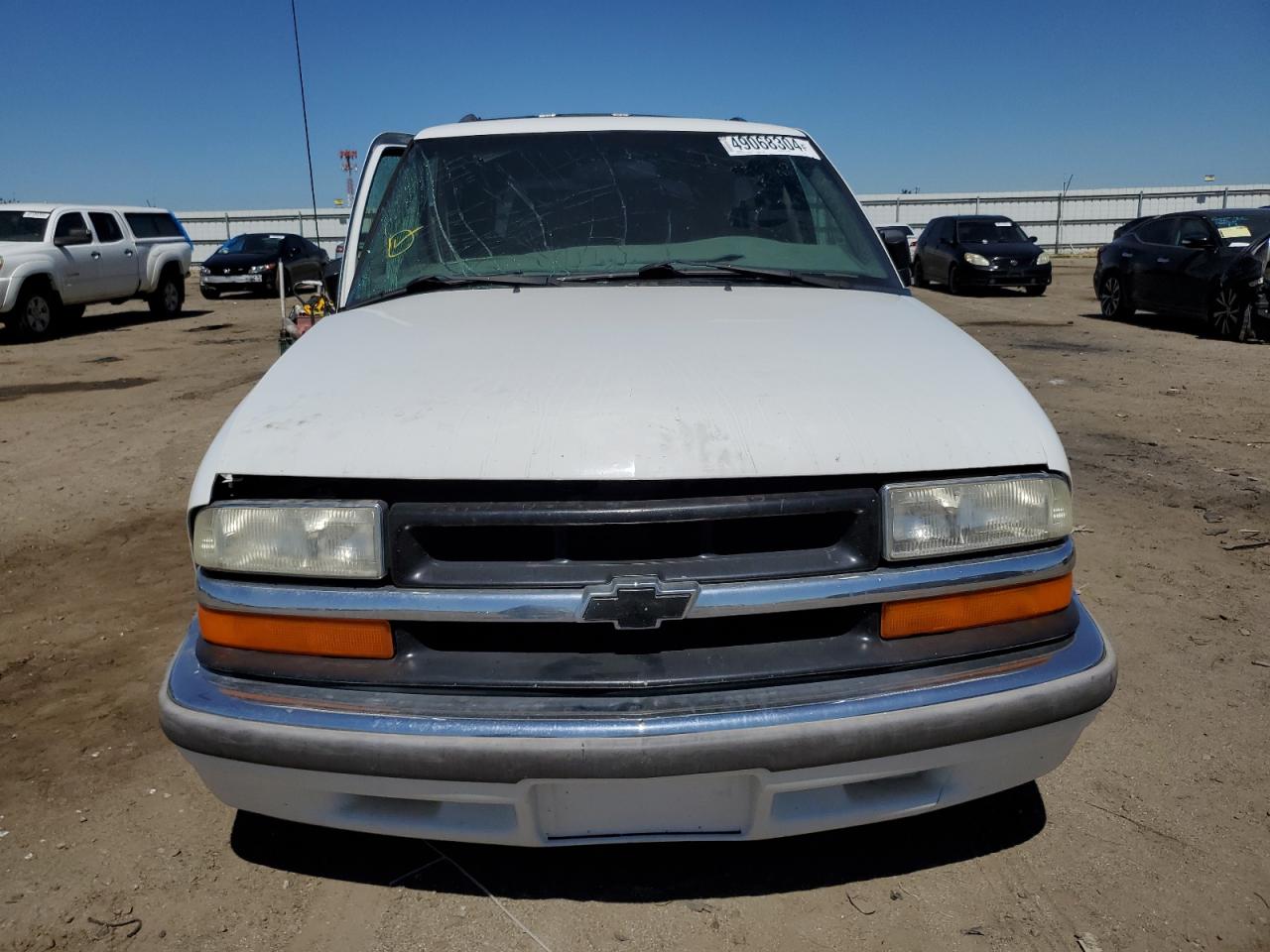 1GNCS18W8YK129679 2000 Chevrolet Blazer