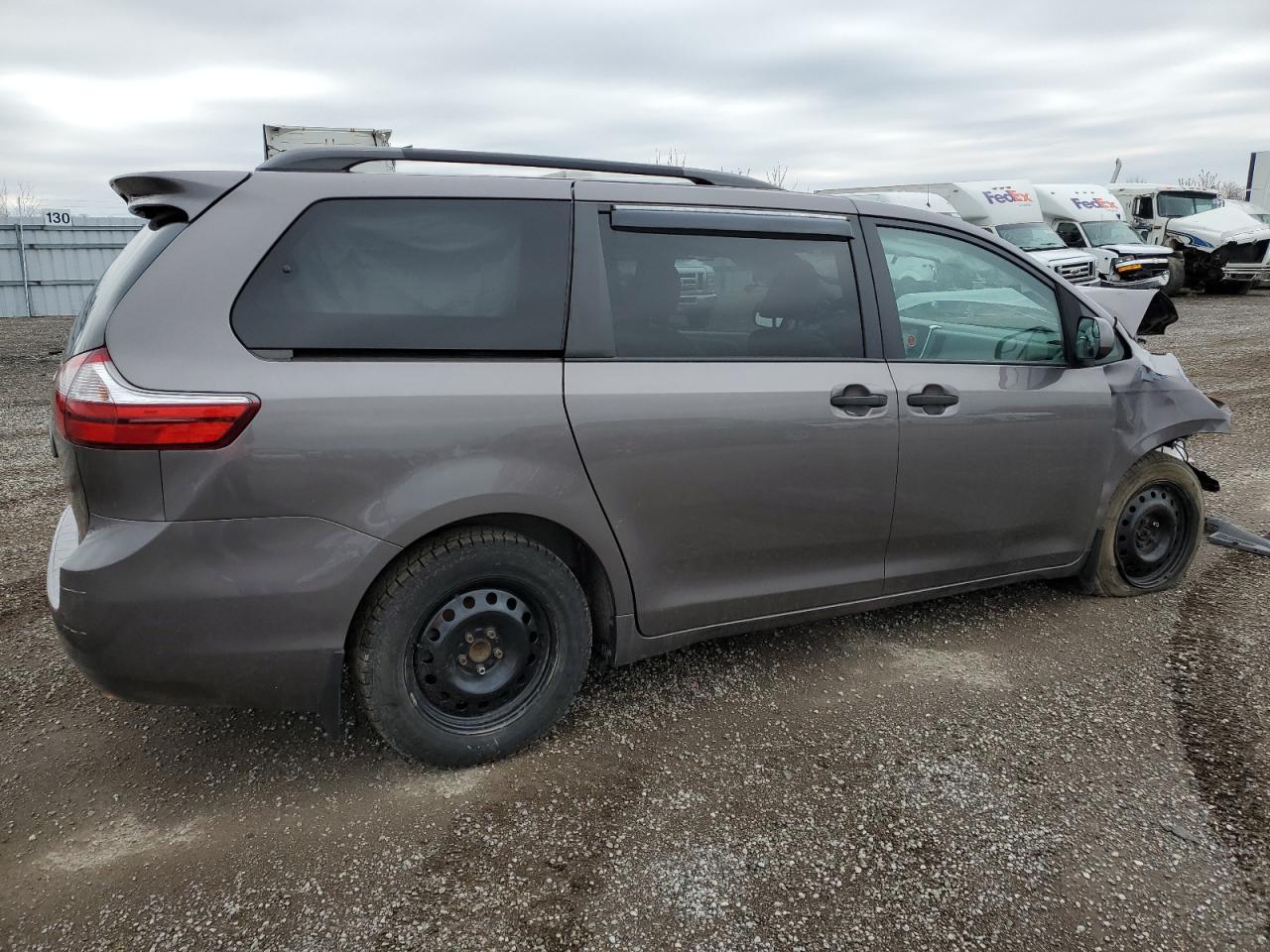 5TDZZ3DCXHS818282 2017 Toyota Sienna