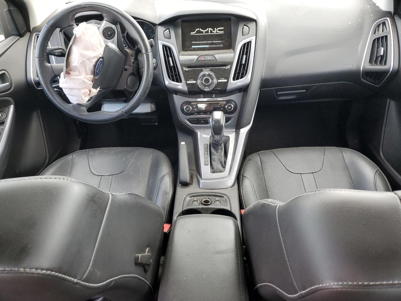 1FADP3J26EL257898 2014 Ford Focus Titanium