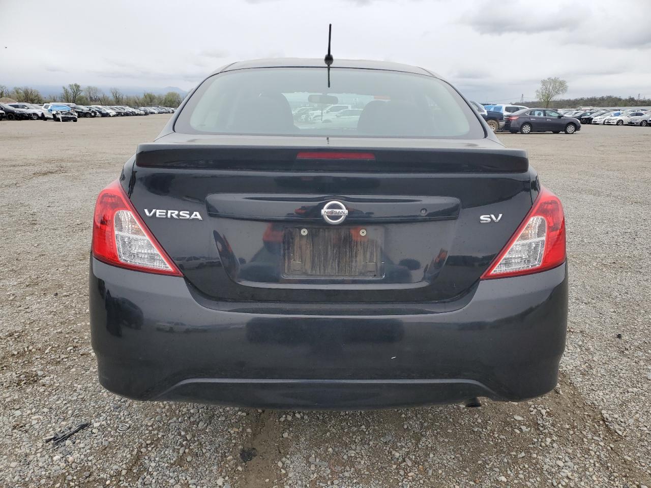 3N1CN7AP8JL851666 2018 Nissan Versa S