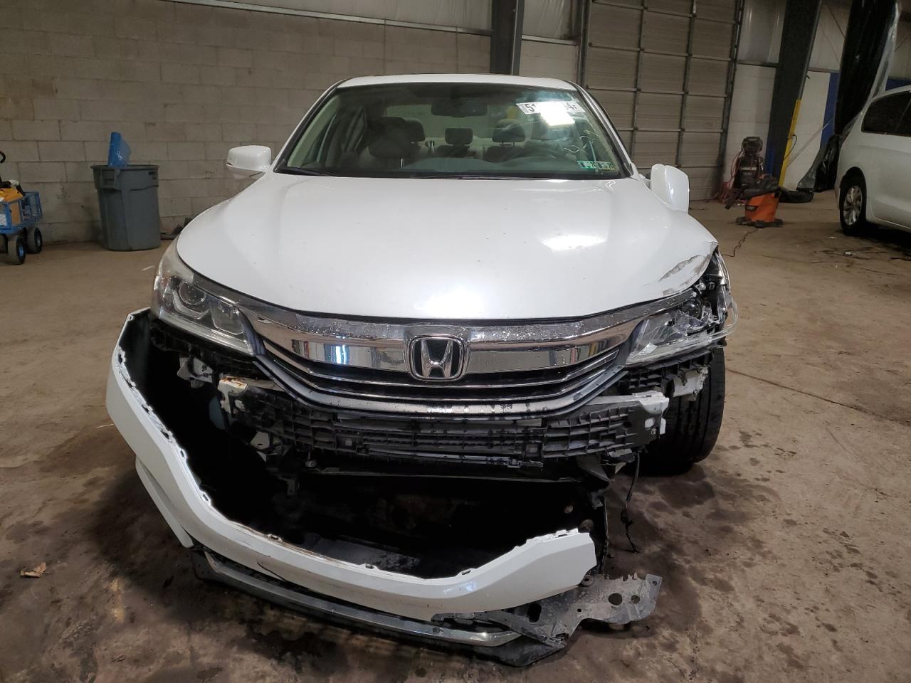 1HGCR2F84HA157663 2017 Honda Accord Exl