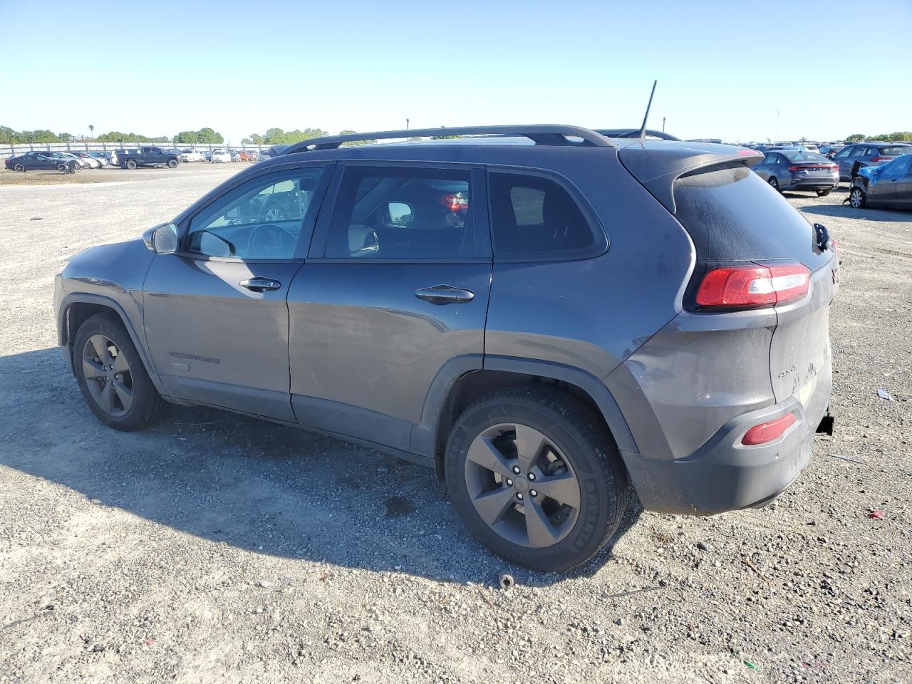 2017 Jeep Cherokee Latitude vin: 1C4PJMCS3HW520931