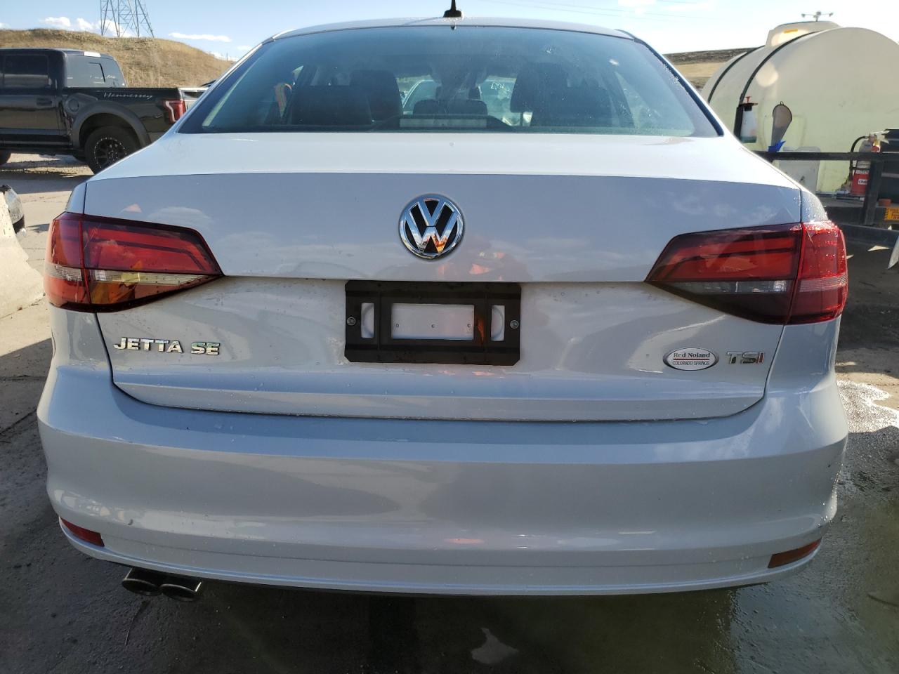 3VWDB7AJ3JM260013 2018 Volkswagen Jetta Se