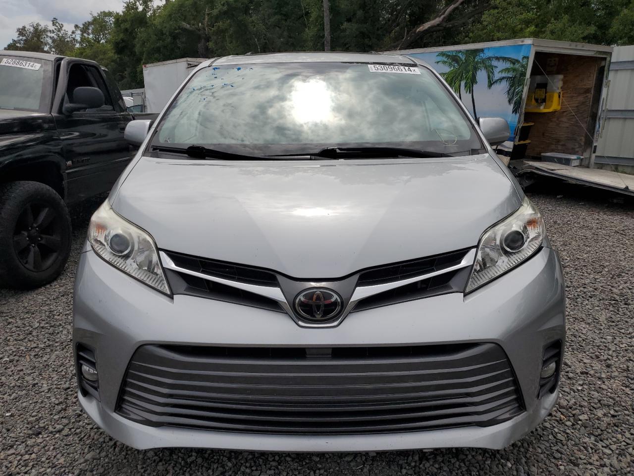 2019 Toyota Sienna Xle vin: 5TDYZ3DC6KS012670