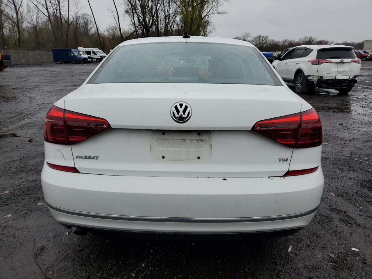 1VWLA7A38KC001570 2019 Volkswagen Passat Wolfsburg