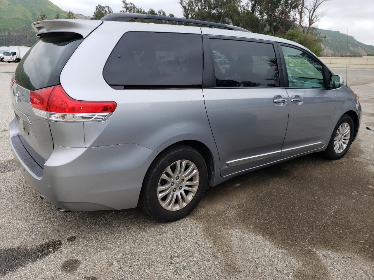 5TDYK3DC6DS297183 2013 Toyota Sienna Xle