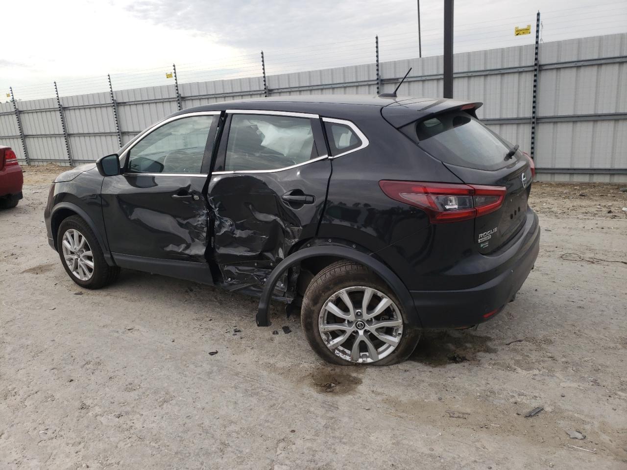 JN1BJ1AV4MW560129 2021 Nissan Rogue Sport S