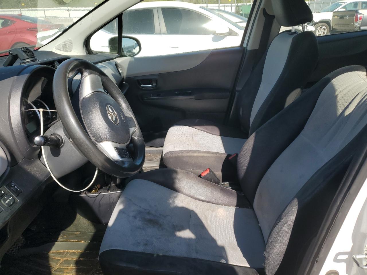 JTDKTUD35ED581054 2014 Toyota Yaris