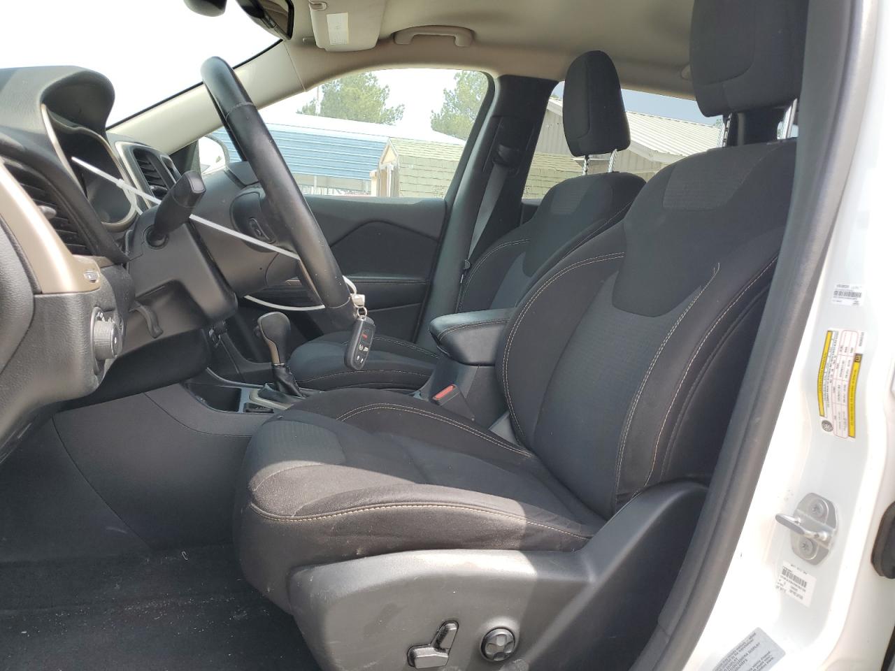 1C4PJLCB4GW332122 2016 Jeep Cherokee Latitude