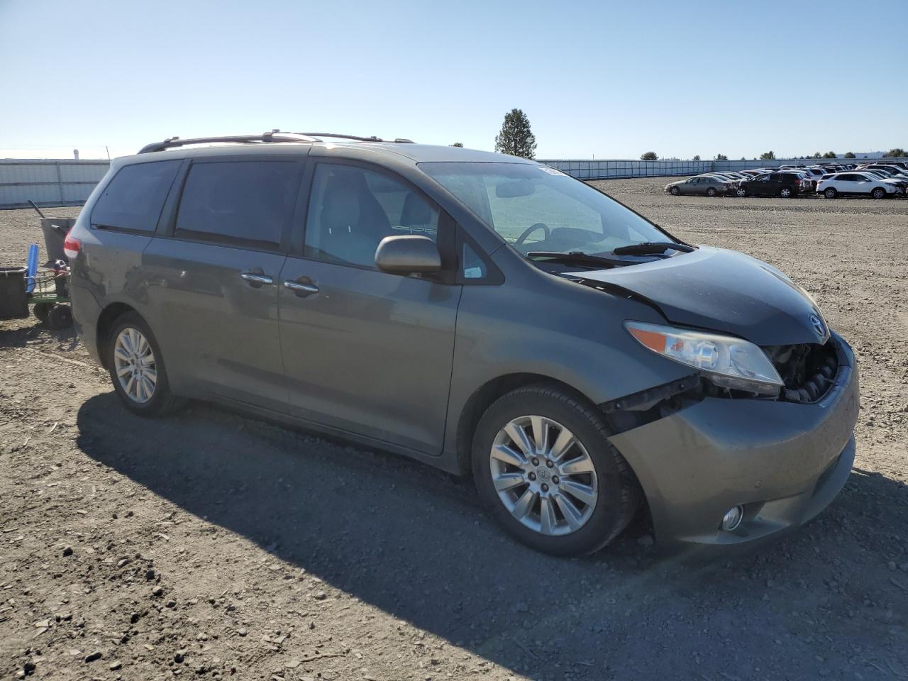 5TDDK3DC2BS020025 2011 Toyota Sienna Xle