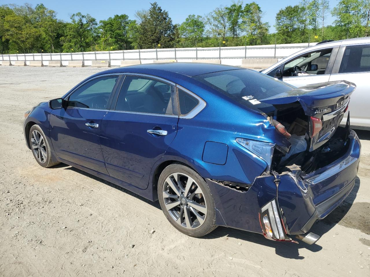 2017 Nissan Altima 2.5 vin: 1N4AL3AP7HC113016