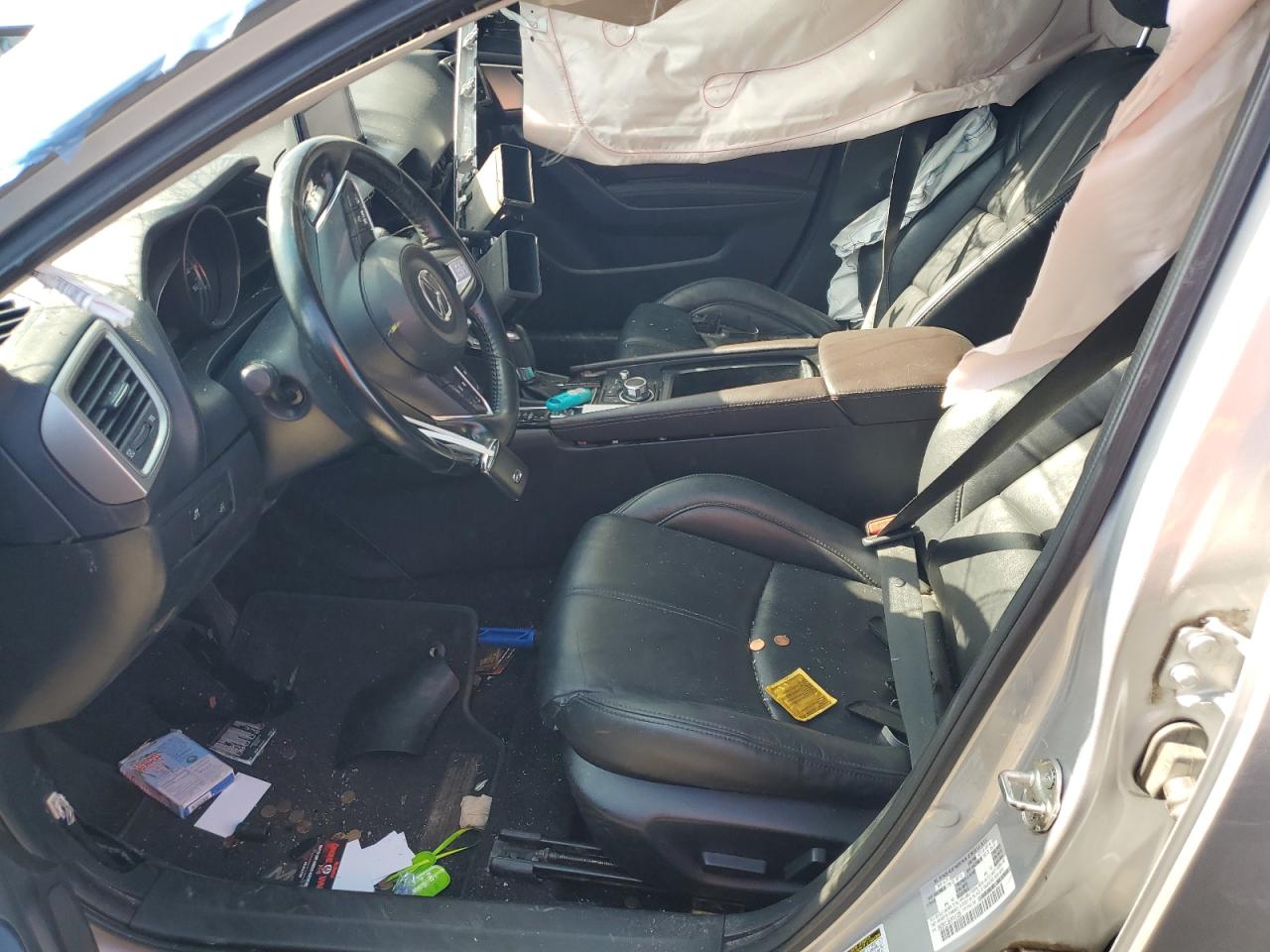 3MZBN1L38JM181026 2018 Mazda 3 Touring