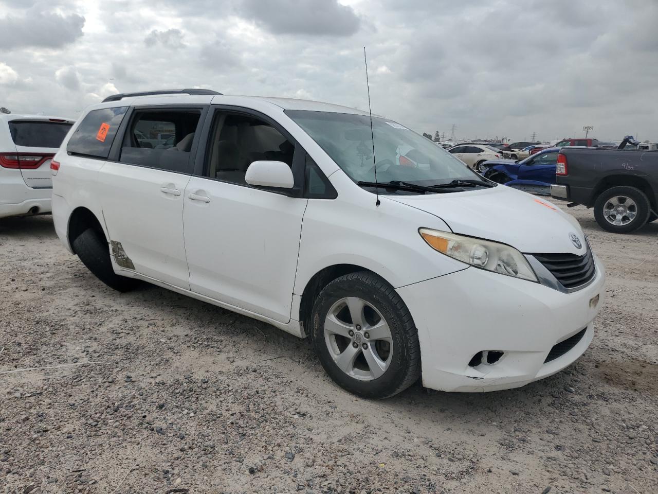 5TDKK3DCXBS051661 2011 Toyota Sienna Le