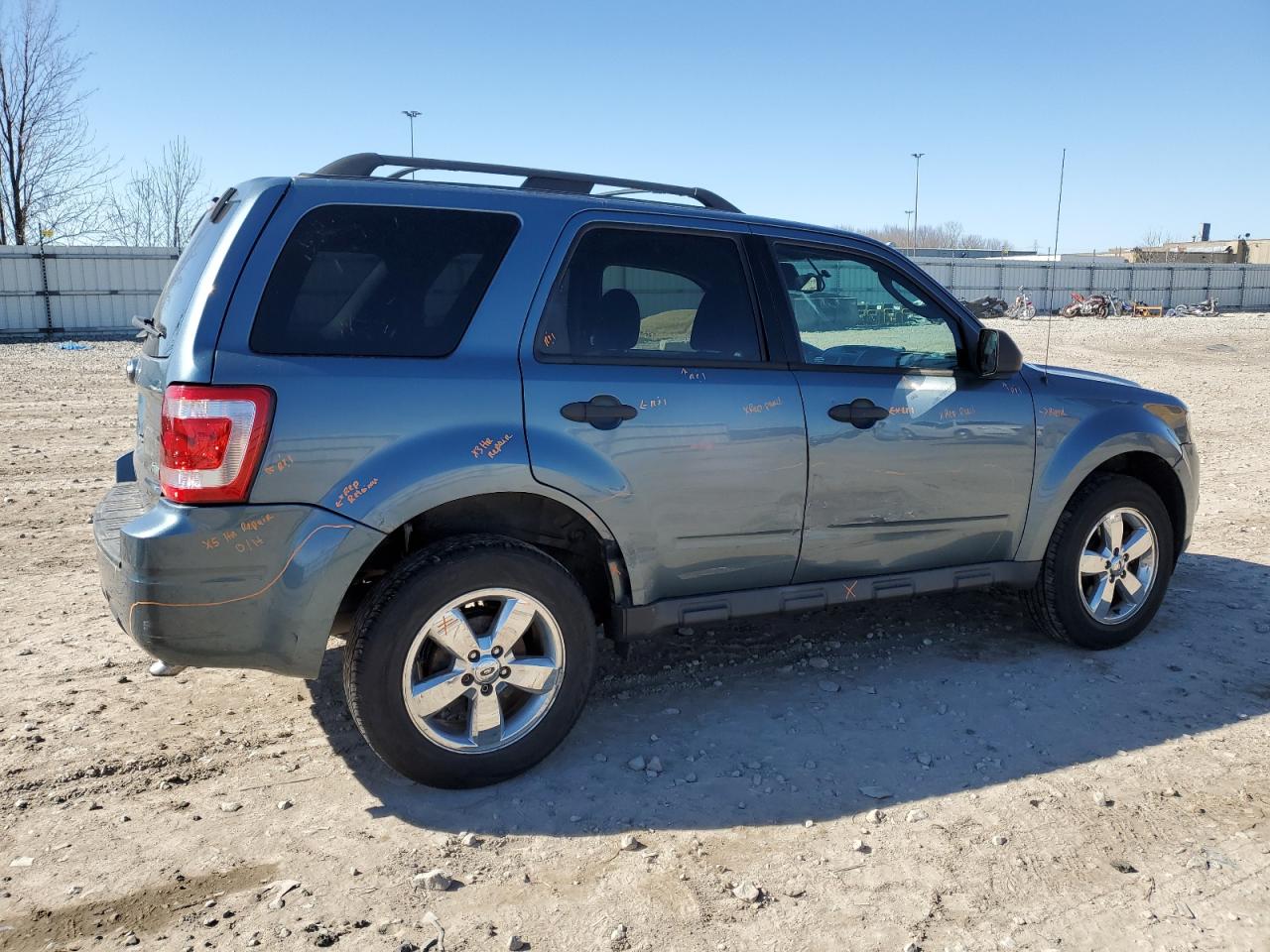 1FMCU0DG0BKC45182 2011 Ford Escape Xlt