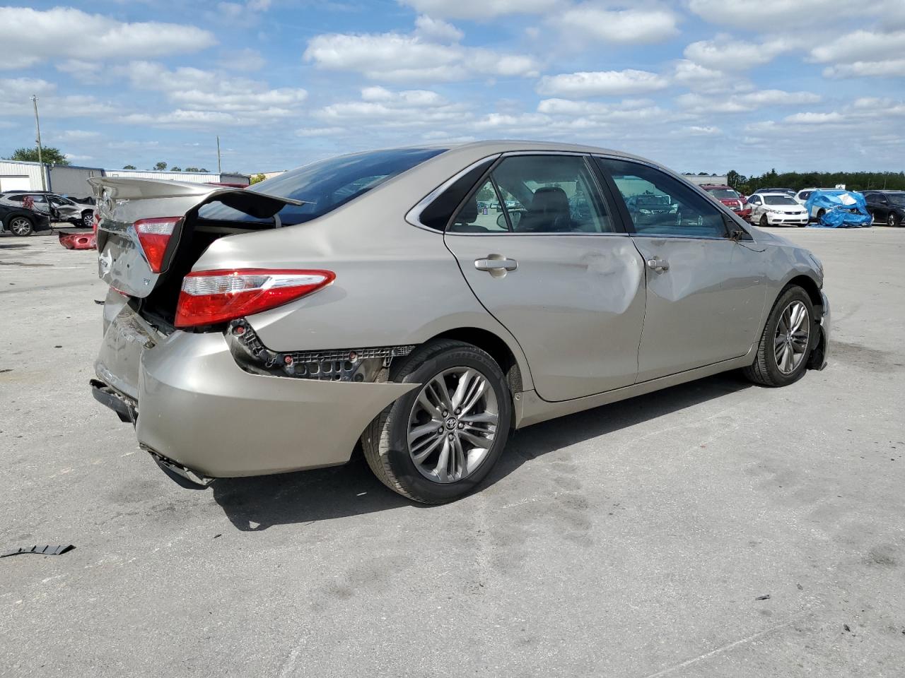 4T1BF1FK3FU965700 2015 Toyota Camry Le