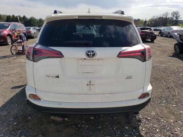 JTMBFREV1JJ725831 2018 Toyota Rav4 Le