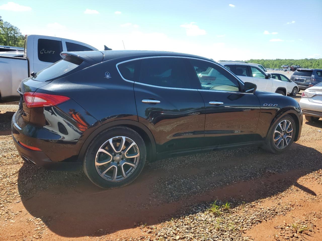 2017 Maserati Levante vin: ZN661XUA0HX210828