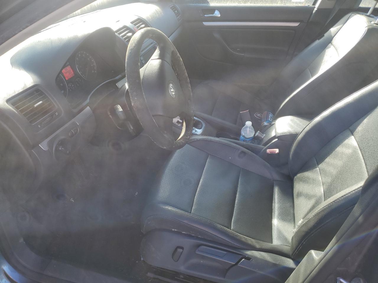 3VWSF81K26M654121 2006 Volkswagen Jetta 2.5 Option Package 1