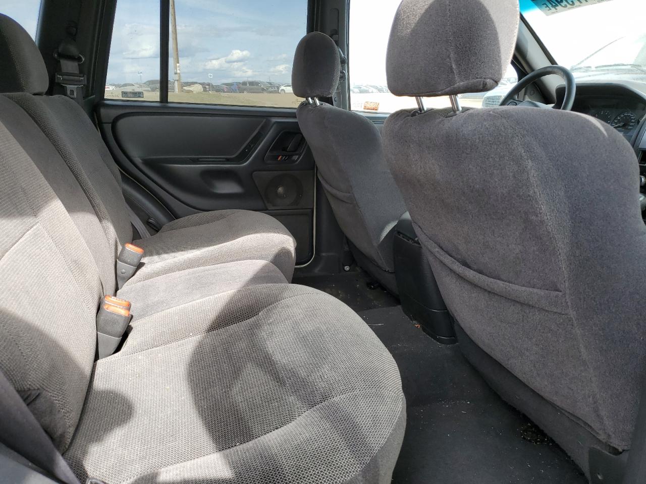 1J4GW48NX1C545203 2001 Jeep Grand Cherokee Laredo