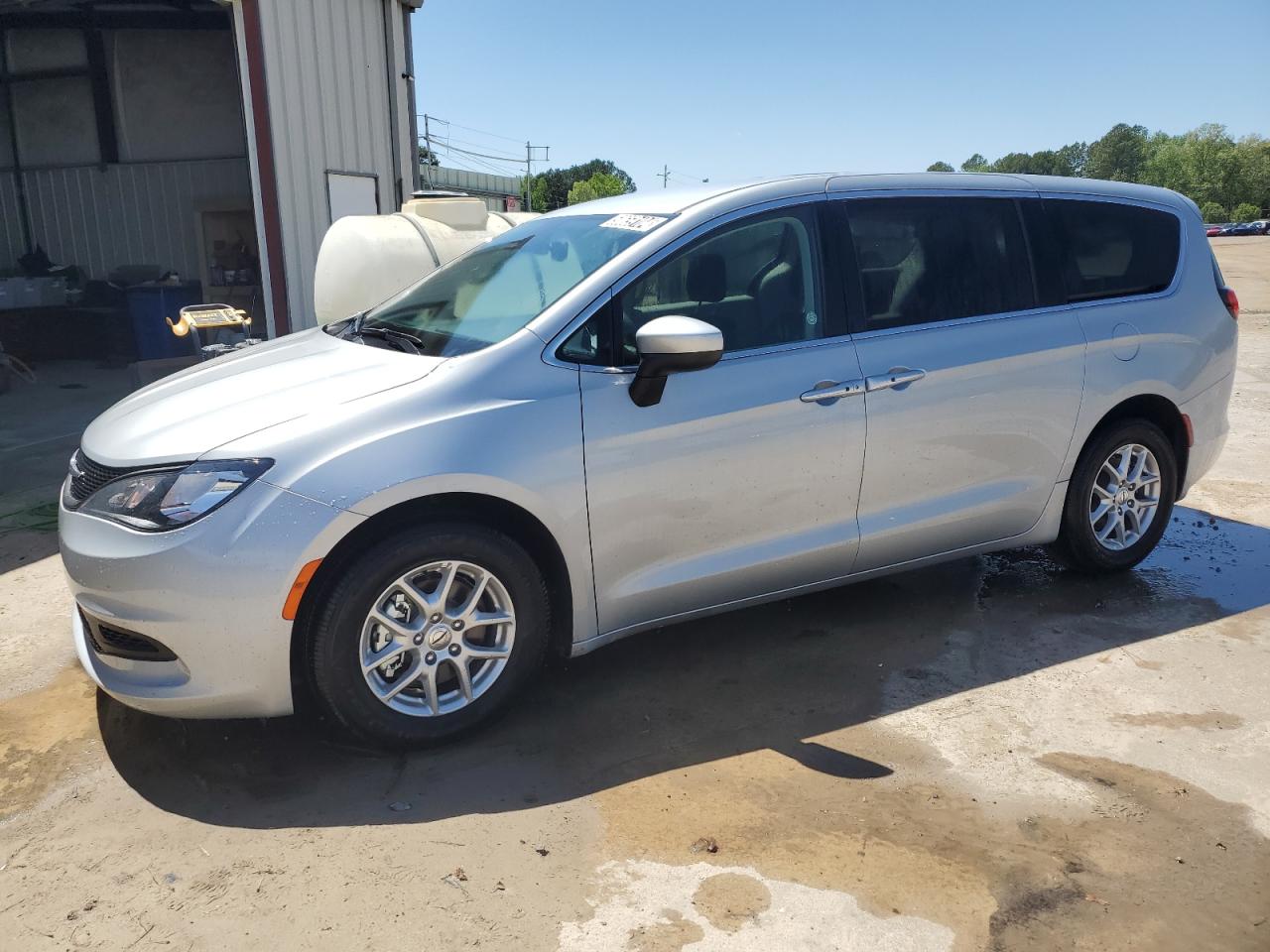 Lot #2480751715 2023 CHRYSLER VOYAGER LX