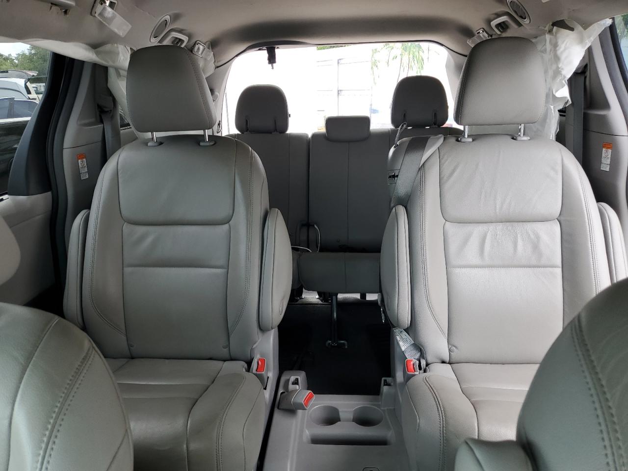 2019 Toyota Sienna Xle vin: 5TDYZ3DC6KS012670