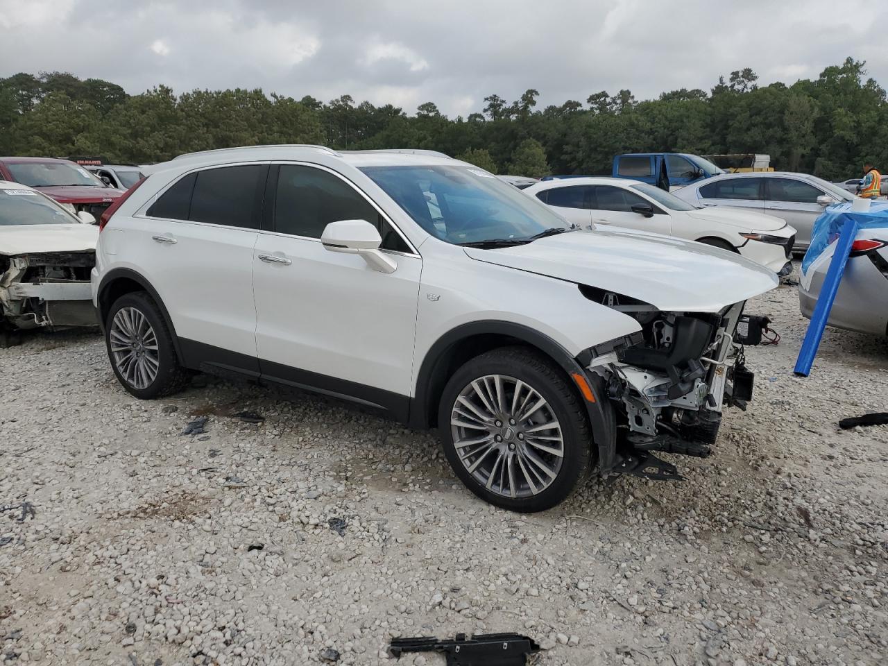 2024 Cadillac Xt4 Premium Luxury vin: 1GYFZCR40RF101759