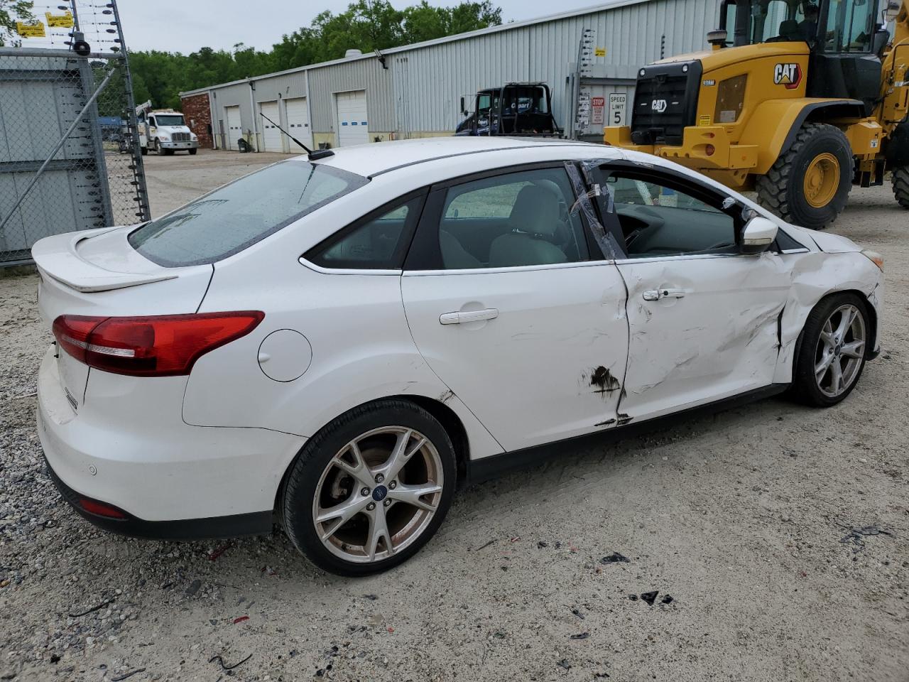 1FADP3J21GL335264 2016 Ford Focus Titanium