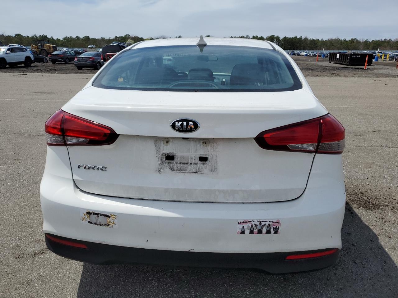 3KPFK4A71JE281418 2018 Kia Forte Lx