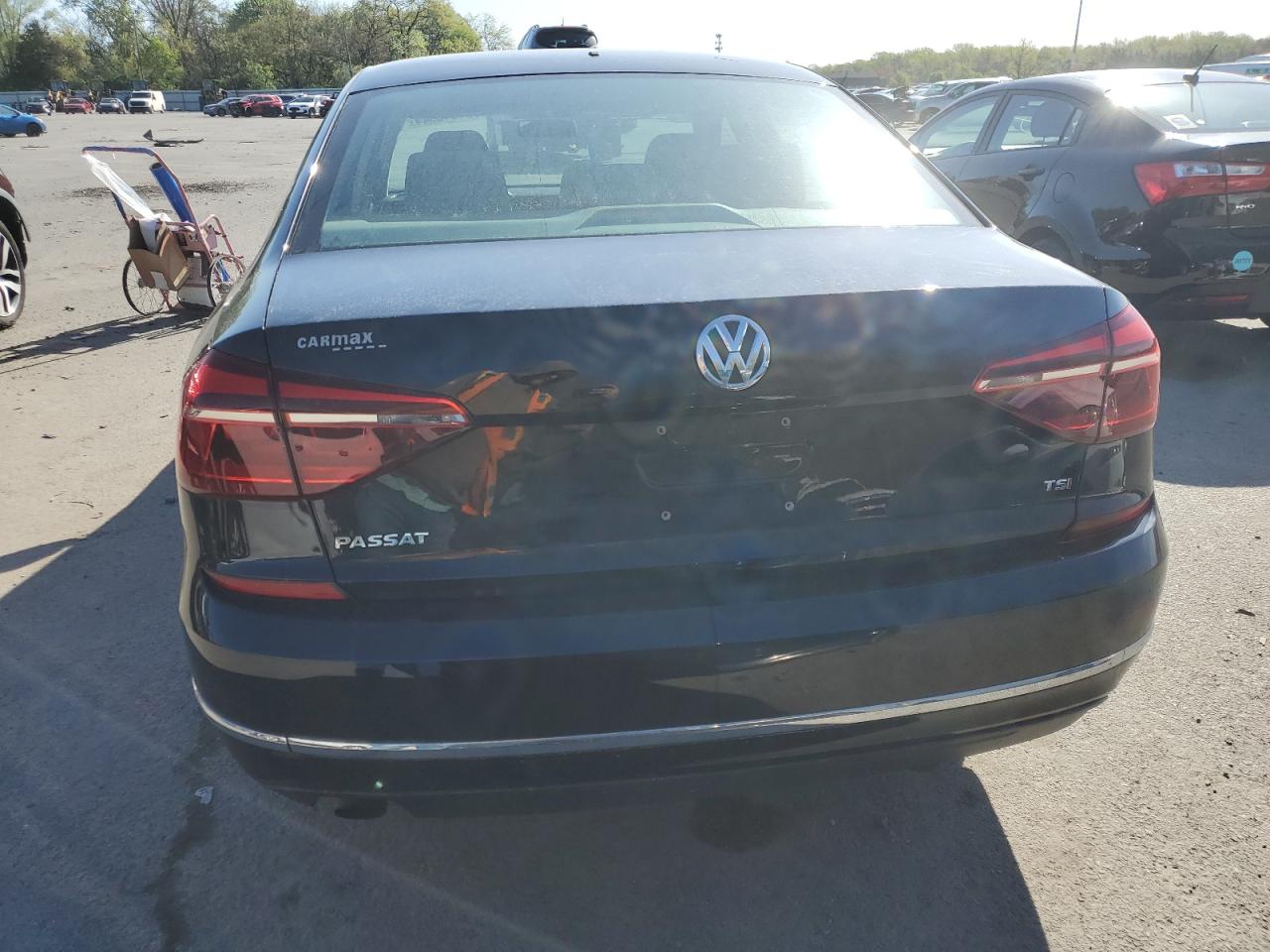 1VWAA7A36JC013920 2018 Volkswagen Passat S