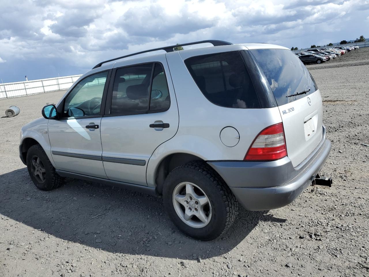 4JGAB54E1XA114817 1999 Mercedes-Benz Ml 320