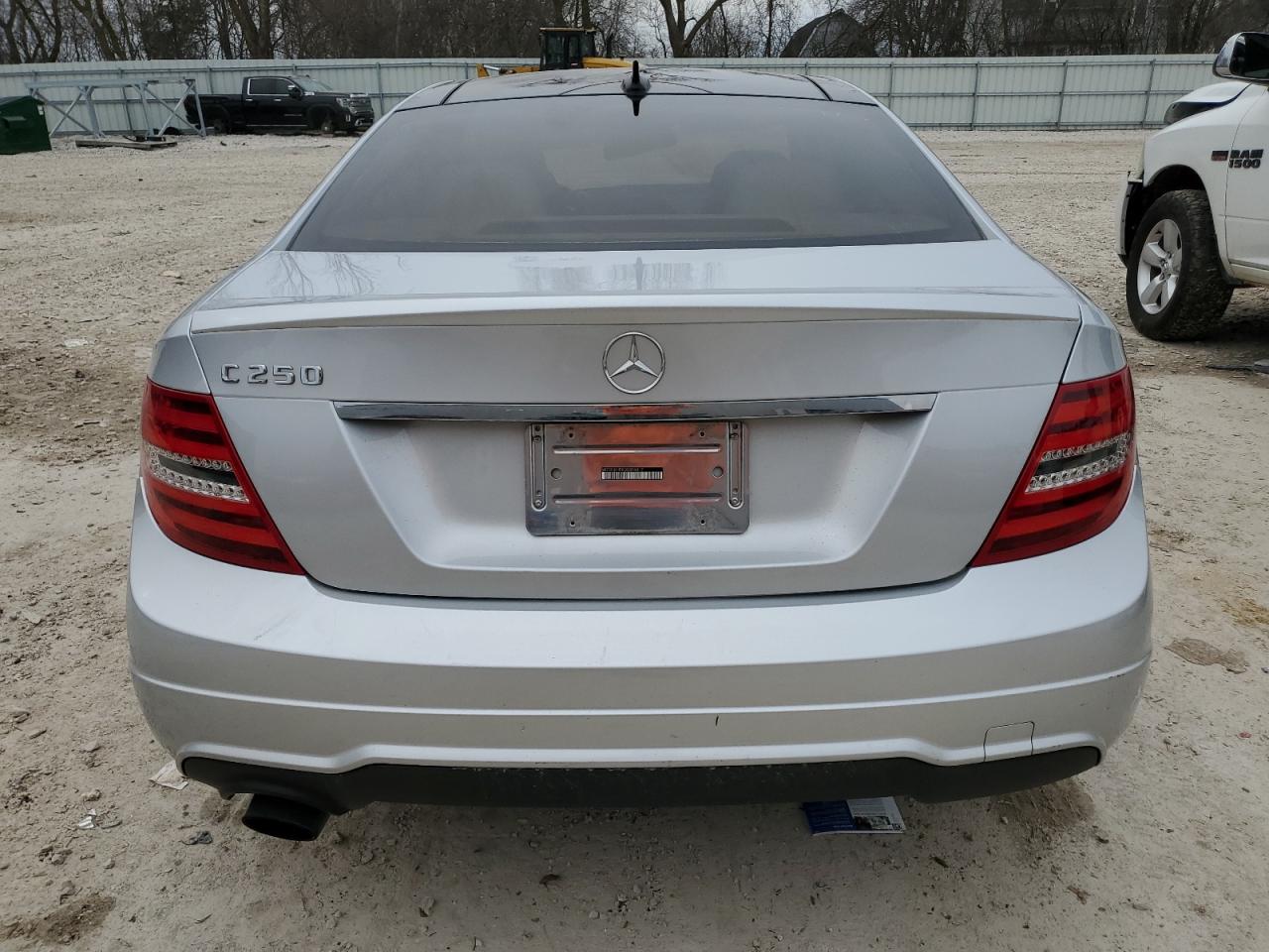 2013 Mercedes-Benz C 250 vin: WDDGJ4HB8DG026017