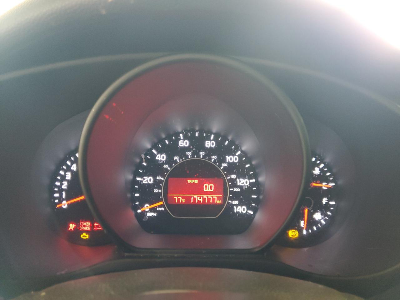 KNDJN2A24G7294103 2016 Kia Soul