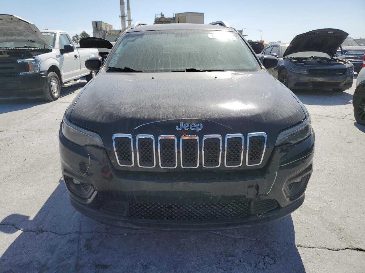 1C4PJLCB3KD114337 2019 Jeep Cherokee Latitude