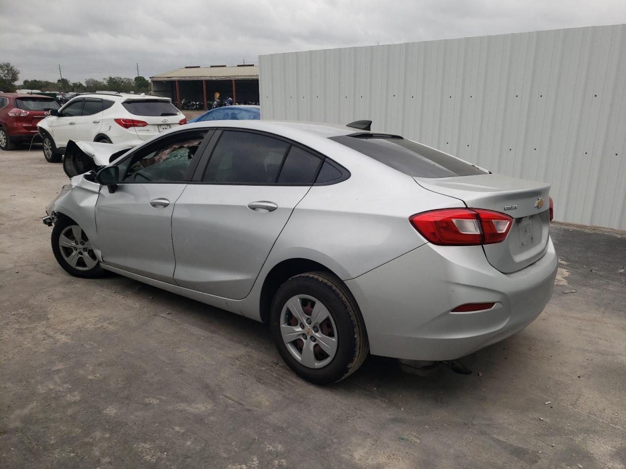 2018 Chevrolet Cruze Ls vin: 1G1BC5SM7J7182214