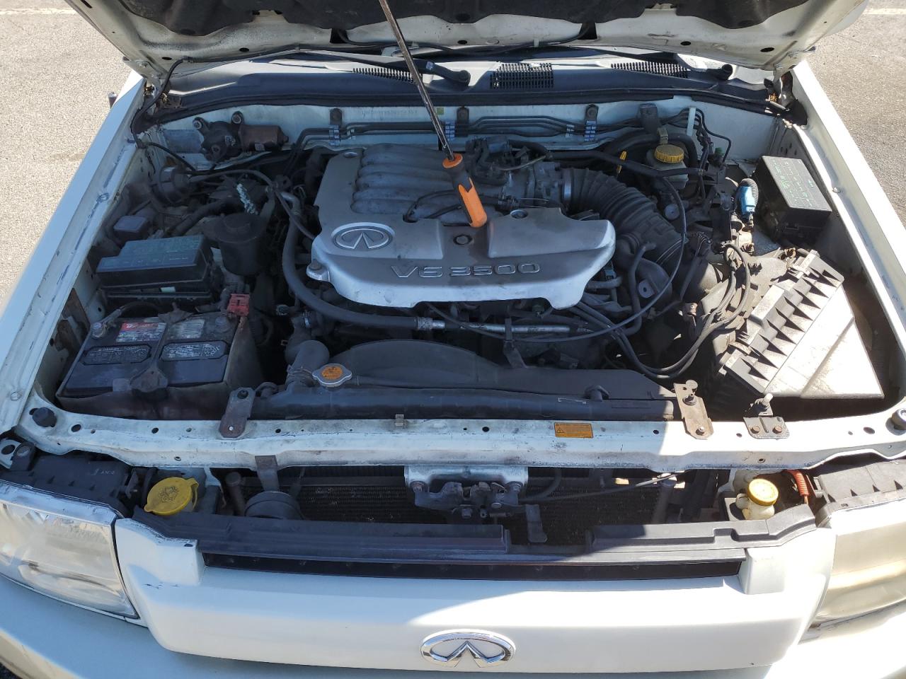 JNRDR09Y52W258353 2002 Infiniti Qx4