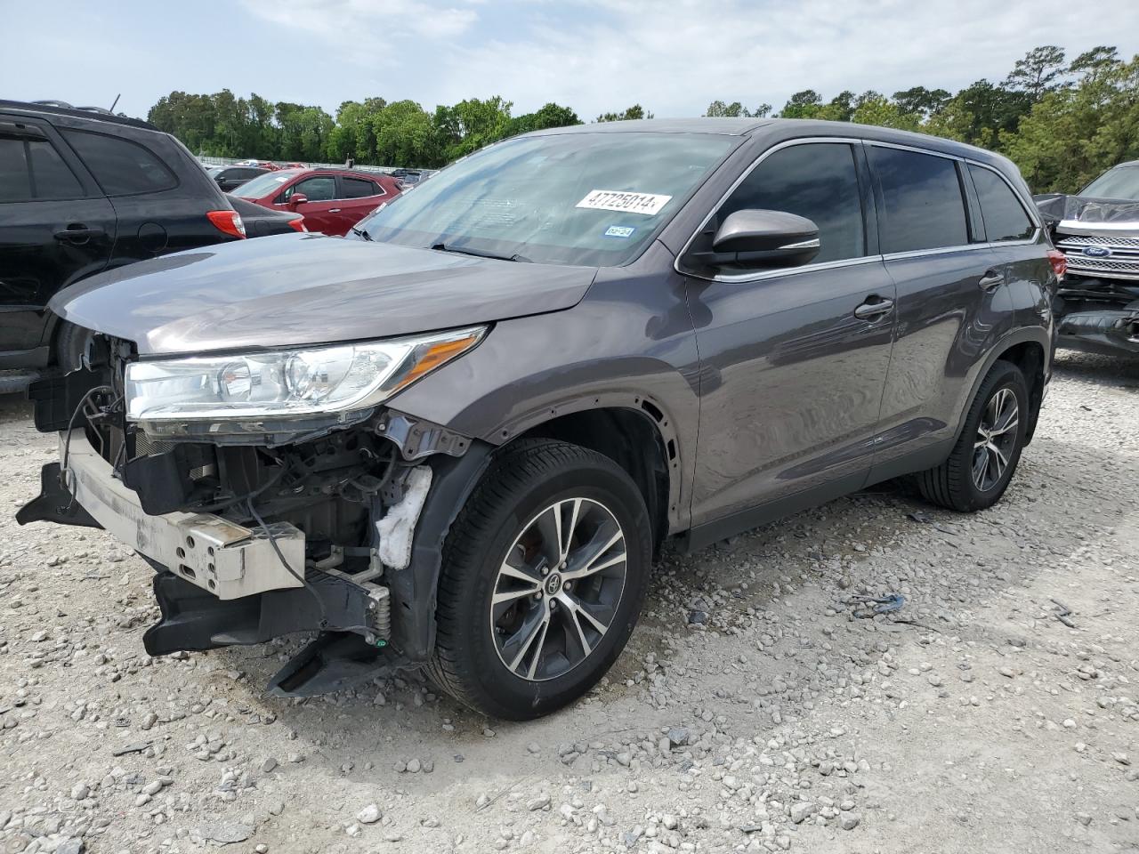5TDZZRFH7KS318826 2019 Toyota Highlander Le