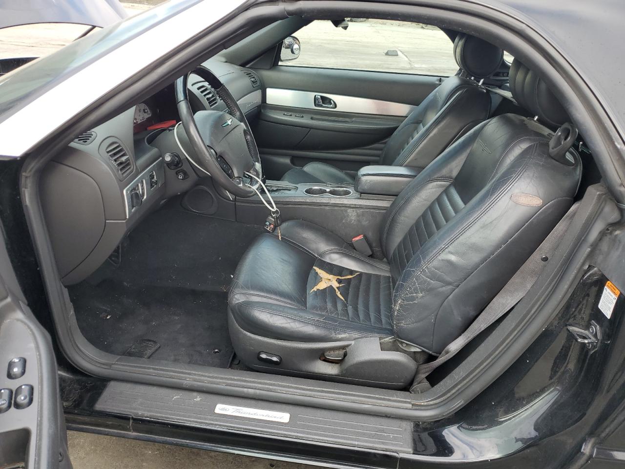 1FAHP60A22Y111041 2002 Ford Thunderbird