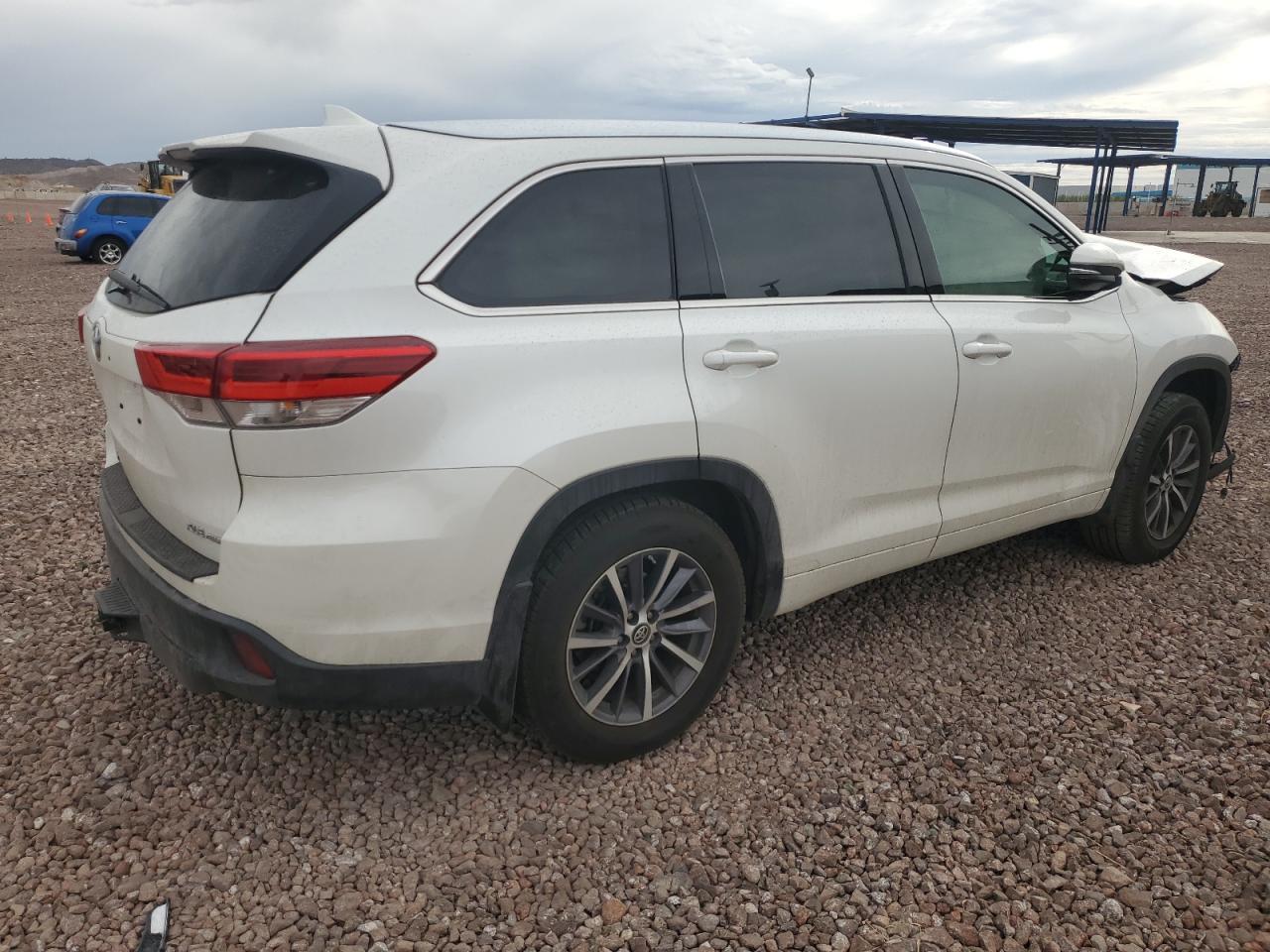 5TDJZRFH9JS815520 2018 Toyota Highlander Se