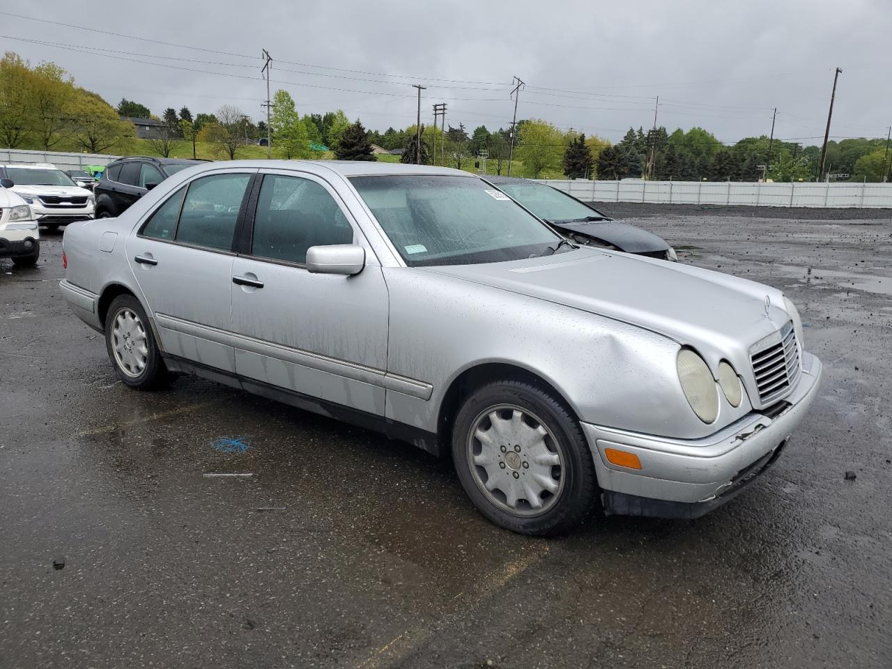 WDBJF82H7XX021464 1999 Mercedes-Benz E 320 4Matic