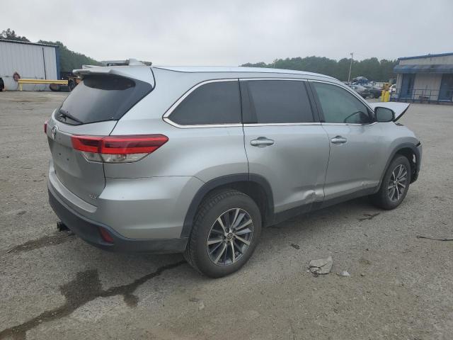 VIN 5TDKZRFH2KS571912 2019 Toyota Highlander, SE no.3