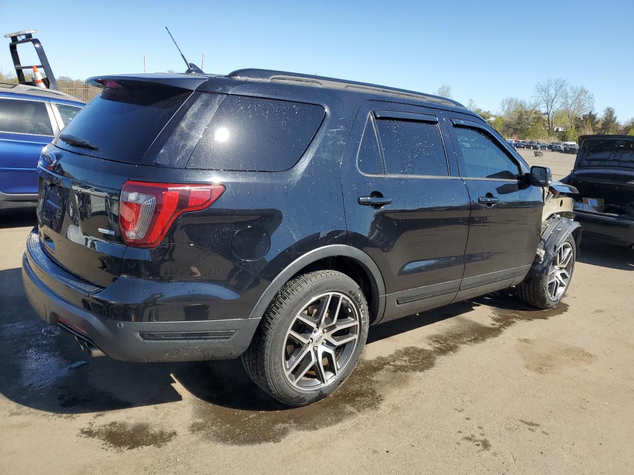 2018 Ford Explorer Sport vin: 1FM5K8GT3JGA52483