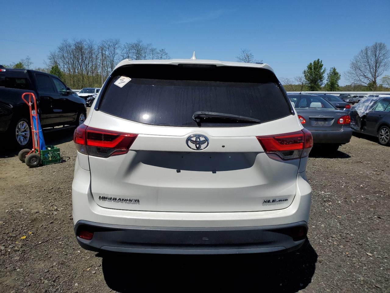 5TDJZRFH4KS622869 2019 Toyota Highlander Se