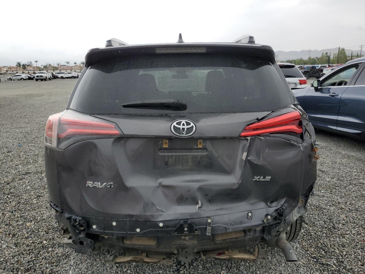 JTMWFREVXHJ711809 2017 Toyota Rav4 Xle