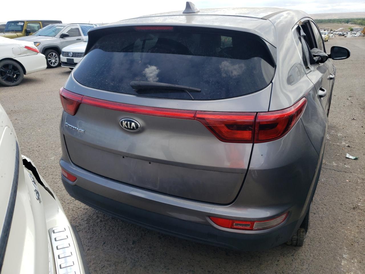 KNDPMCAC8J7364768 2018 Kia Sportage Lx