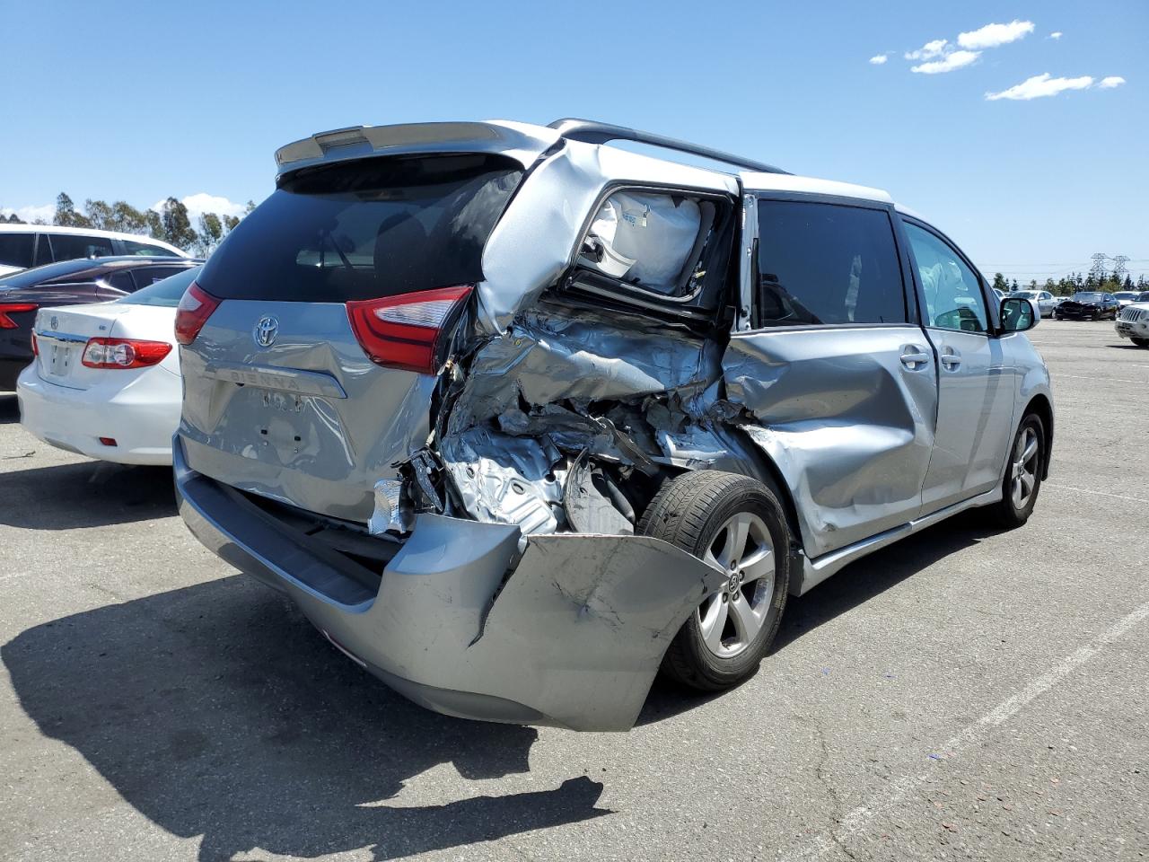 5TDKZ3DC2KS004619 2019 Toyota Sienna Le