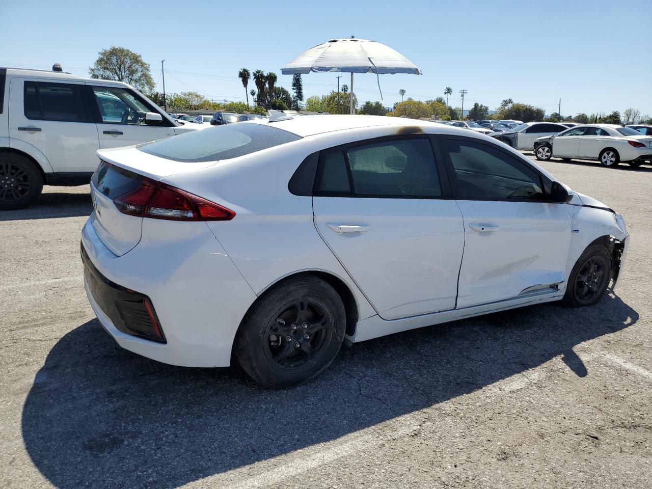 2018 Hyundai Ioniq Blue vin: KMHC65LC6JU061020