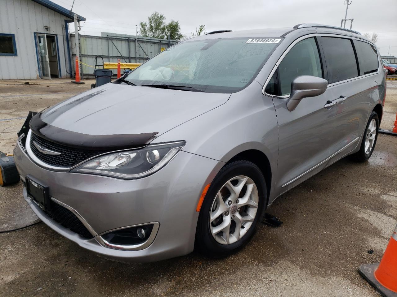 2C4RC1BG2JR127984 2018 Chrysler Pacifica Touring L